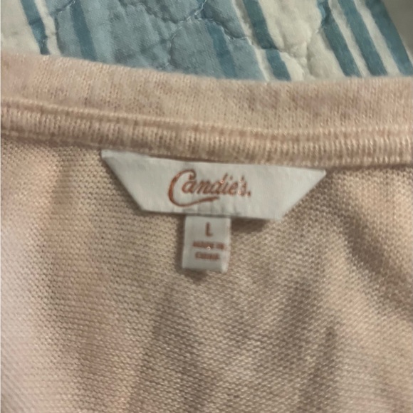 Candie’s Women’s Light Pink Lightweight V-neck Long Sleeve Soft Sweater - Picture 5 of 5